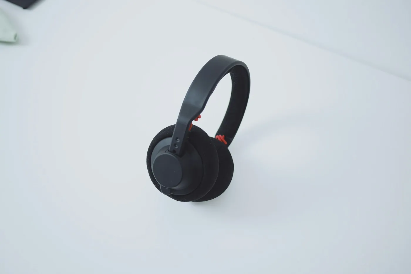 Minimal headphones photographed on a clean background